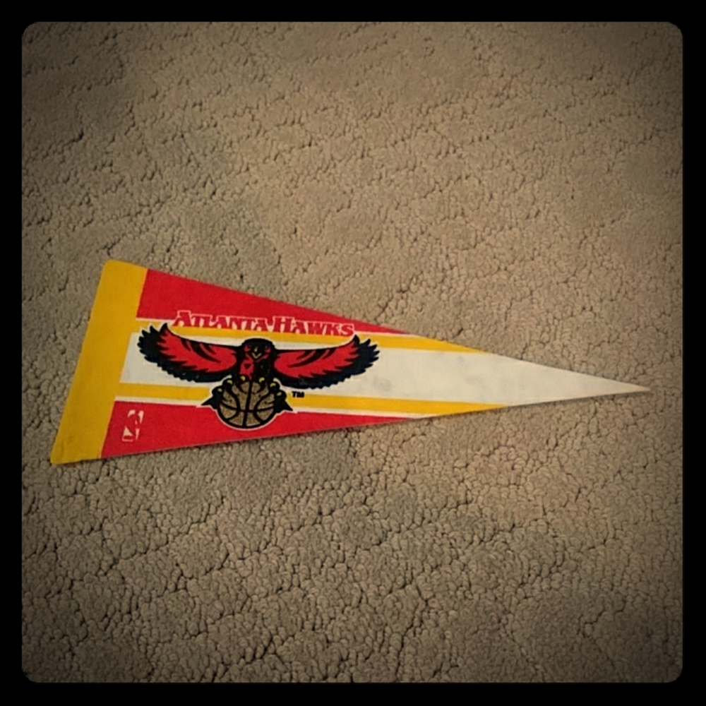 Atlanta Hawks NBA pennant 4" X 9"